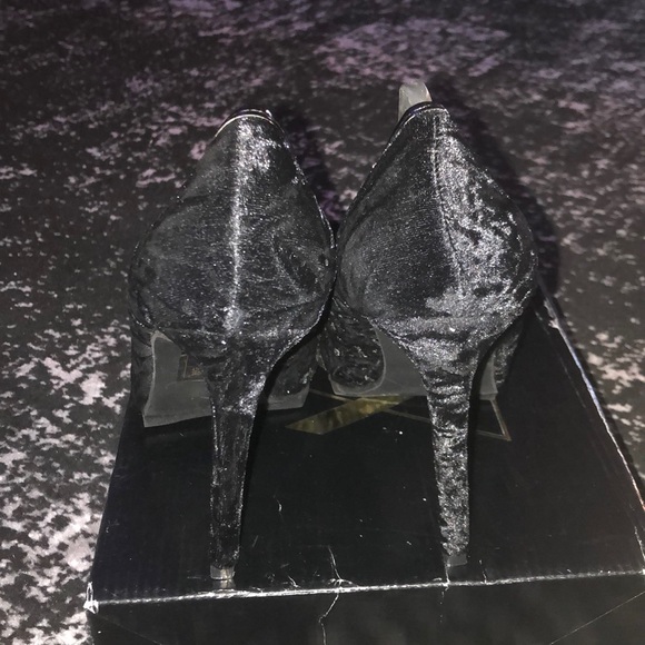 🖤YRU Black Velvet w/gold "FU CK" embroidered heel - Picture 5 of 6